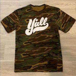 Men’s camo graphic tee